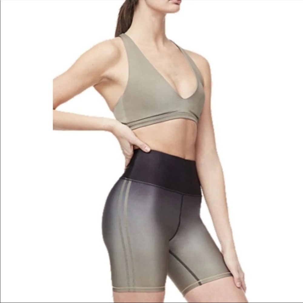 GOOD AMERICAN BIKE SHORTS HIGH RISE OMBRÉ SIZE 0 - FITS XS - NEVER WORN